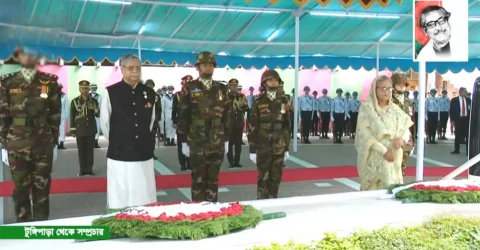 টুঙ্গিপাড়ায় বঙ্গবন্ধুর সমাধিতে শ্রদ্ধা নিবেদন প্রধানমন্ত্রী