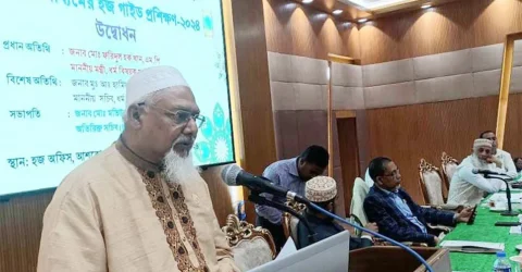 আপনি হলেন আপনার দলের হজযাত্রীদের জিম্মাদার, পথ প্রদর্শক ও পরামর্শক ধর্মমন্ত্রী