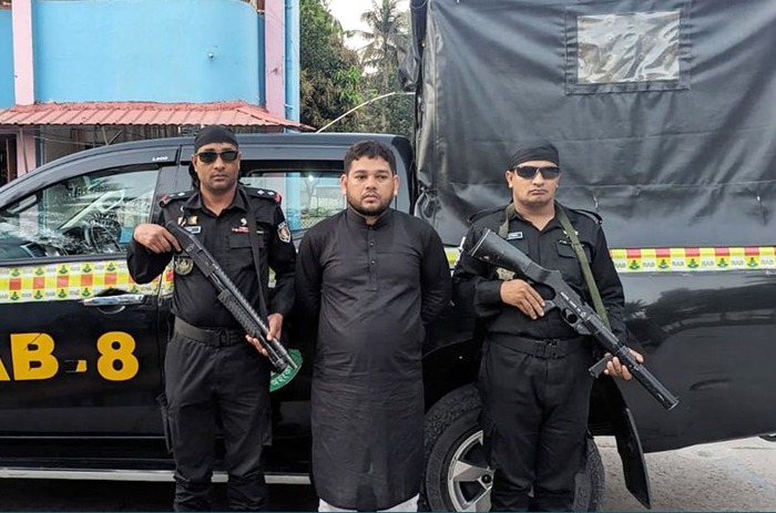 র‌্যাবের হাতে পটুয়াখালী থেকে ডিজিএফআইয়ের ভুয়া ১ সদস্য আটক