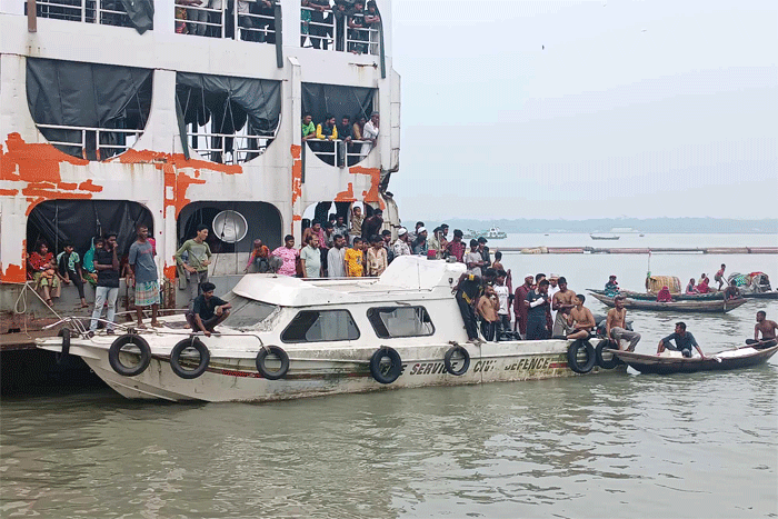 বরিশাল কীর্তনখোলায় লঞ্চের পাখায় কাটা পড়ে নিখোঁজ জেলের পা উদ্ধার