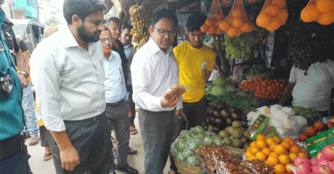 বরিশালে ভ্রাম্যমাণ আদালতের অভিযানে পাঁচ ব্যবসায়ীকে জরিমানা