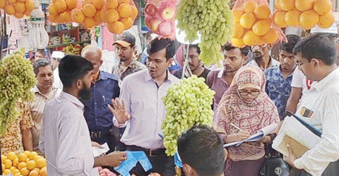 পটুয়াখালীর কলাপাড়ায় বেশি দামে খেজুর বিক্রি করায় ৯ ব্যবসায়ীকে জরিমানা