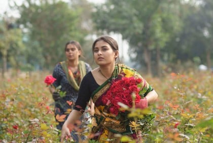 ‘গোলাপ গ্রাম’-এ তটিনী