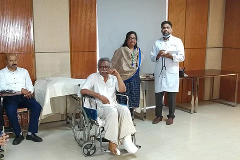 আনু মুহাম্মদের ক্ষতিগ্রস্ত পায়ে অস্ত্রোপচার করা হবে : চিকিৎসকরা