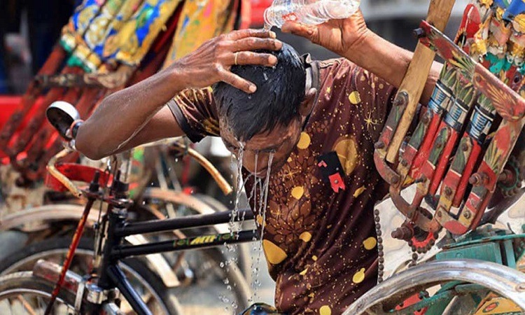 দেশজুড়ে হিট স্ট্রোকের ঝুঁকি কমাতে স্বাস্থ্য অধিদপ্তরের নির্দেশনা