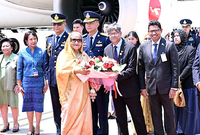 থাইল্যান্ডের বিমানবন্দরে শেখ হাসিনাকে লাল গালিচা সংবর্ধনা