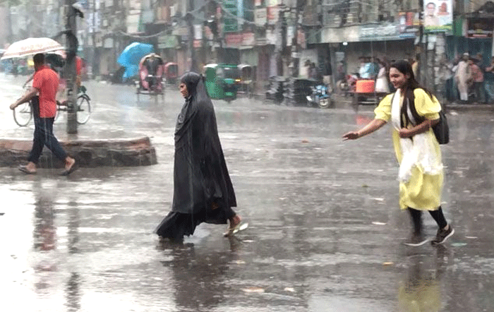 তাপপ্রবাহের মধ্যে রাজধানীতে বজ্রসহ হালকা বৃষ্টি