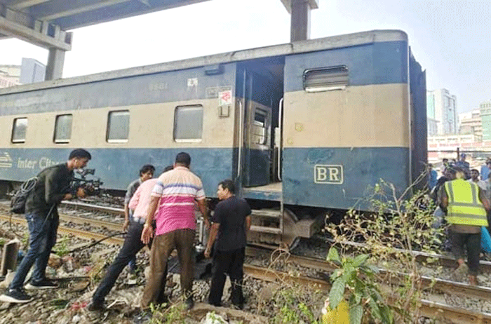 তেজগাঁওয়ে ঢাকা অভিমুখী যমুনা এক্সপ্রেসের বগি লাইনচ্যুত