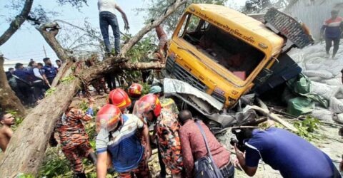 ঝালকাঠিতে কয়েকটি গাড়িকে চাপা দিল ট্রাক, নিহত বেড়ে ১৪