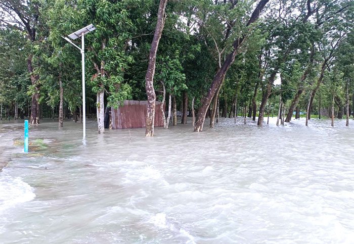 ঘূর্ণিঝড় রেমাল : বরিশালে বৃষ্টির সঙ্গে বাড়ছে নদীর পানি