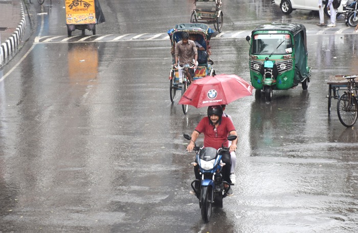 অবশেষে বৃষ্টির দেখা পেল বরিশালবাসী