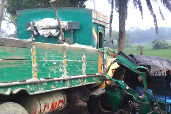 চাঁদপুরের হাজিগঞ্জে অটোরিকশায় বালুবাহী ট্রাকের ধাক্কায় নিহত ৩