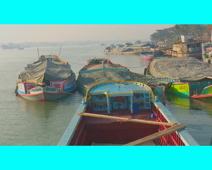 বরিশালে দ্বিতীয় দিনের ন্যায় চলছে পণ্যবাহী নৌযানের কর্মবিরতি