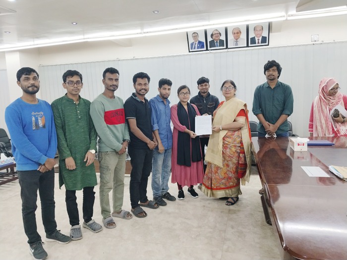 নারীদের মানসিক ও শারীরিক স্বাস্থ্যের সুরক্ষাকল্পে ছাড়নীতি গ্রহনের দাবিতে ভিসি বরাবর ববি ছাত্রদলের স্বারক লিপি প্রদান