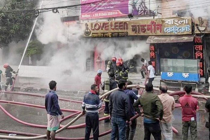 রাজধানীর উত্তরায় রেস্টুরেন্টে আগুন, নিয়ন্ত্রণে ফায়ার সার্ভিসের ৯ ইউনিট