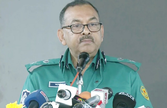 সবাই মনে করে রাজপথ দখলে নিলে তাদের দাবি দ্রুত আদায় হবে: ডিএমপি কমিশনার