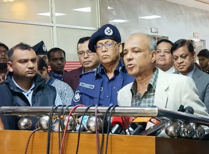 স্বৈরাচারবিরোধী আন্দোলনে আহত ১০০ জনকে পুলিশে চাকরি দেওয়া হবে: স্বরাষ্ট্র উপদেষ্টা