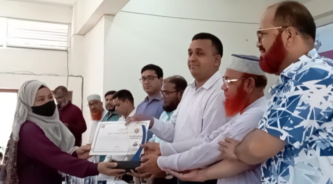 বাউফলে মেধাবী ৩৫ শিক্ষার্থীকে সম্মাননা ও পুরস্কার বিতরন