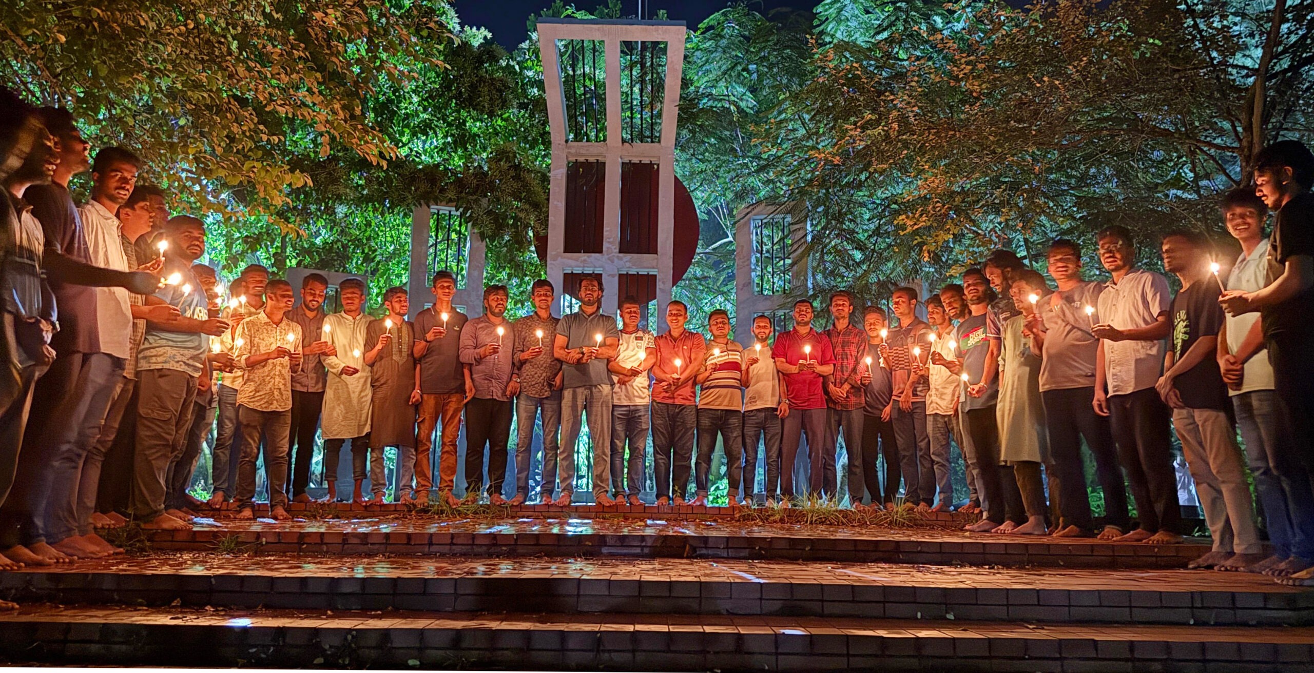 বরিশালে জুলাই-আগস্ট আন্দোলনের শহীদদের স্মরণে ববি ছাত্রদলের মোমবাতি প্রজ্বালন