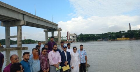 স্থানীয়দের বিক্ষোভ, দ্রুত কাজ সম্পন্নের নির্দেশ বরিশালের অসমাপ্ত নেহালগঞ্জ সেতু নির্মাণকাজ পরিদর্শনে প্রধান উপদেষ্টার কার্যালয়ের সচিব