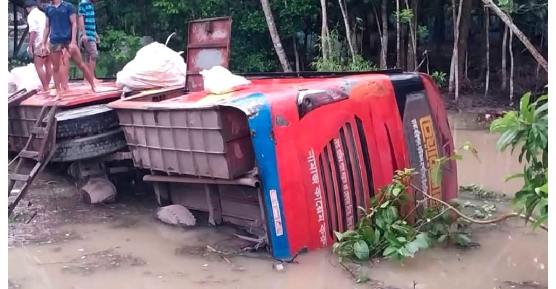 বাউফলে সড়ক দুর্ঘটনায় ১০ জন আহত