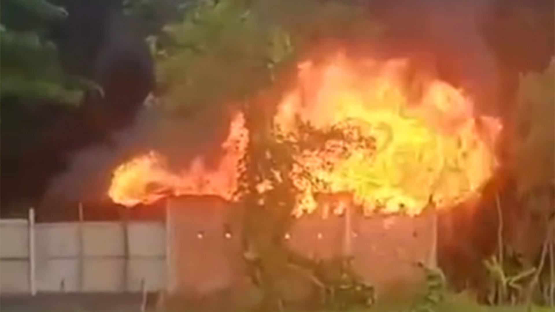 চট্টগ্রামে সিলিন্ডারের গুদাম বিস্ফোরণে দগ্ধ ১০