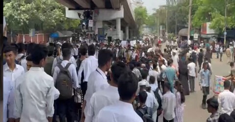 সাতরাস্তা মোড়ে কারিগরি শিক্ষার্থীদের সড়ক অবরোধ