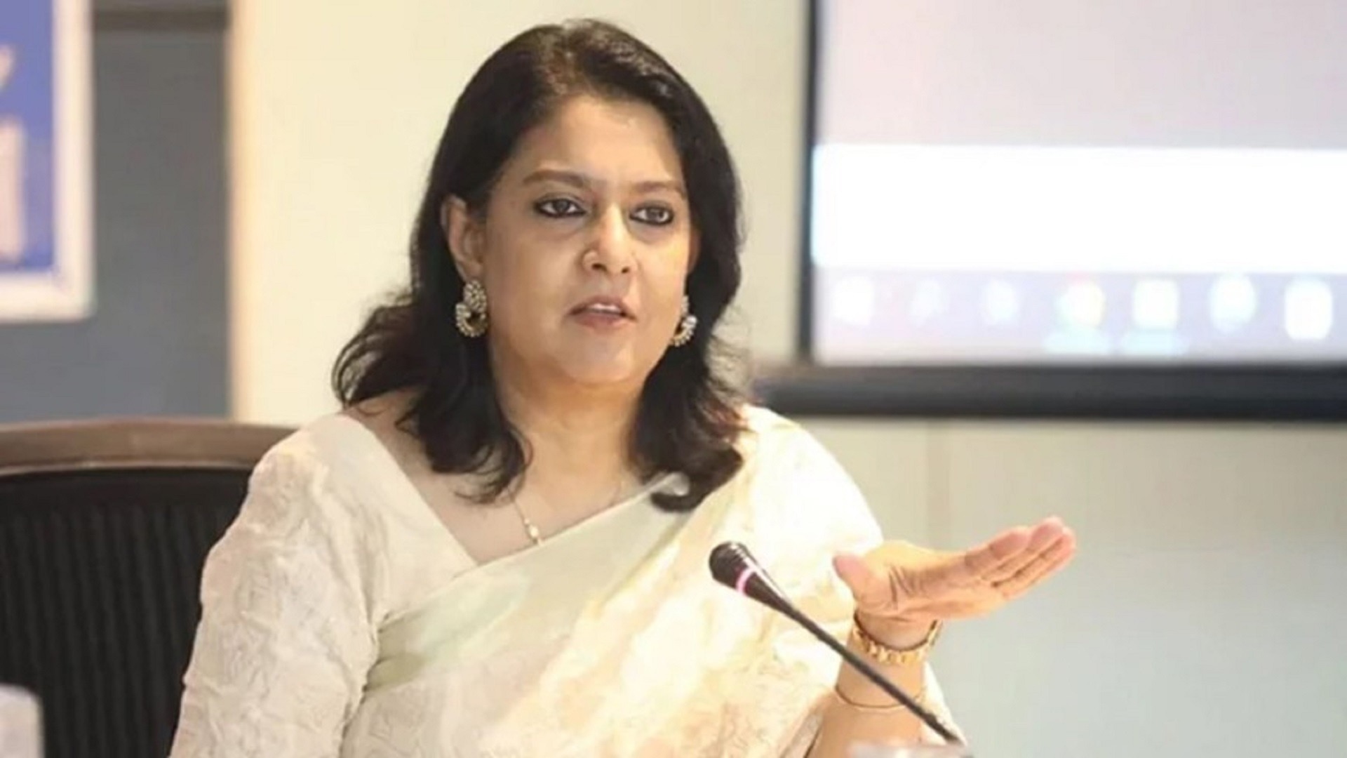 ছাড়পত্র প্রদানে অনিয়মের বিরুদ্ধে কঠোর হুঁশিয়ারি পরিবেশ উপদেষ্টার