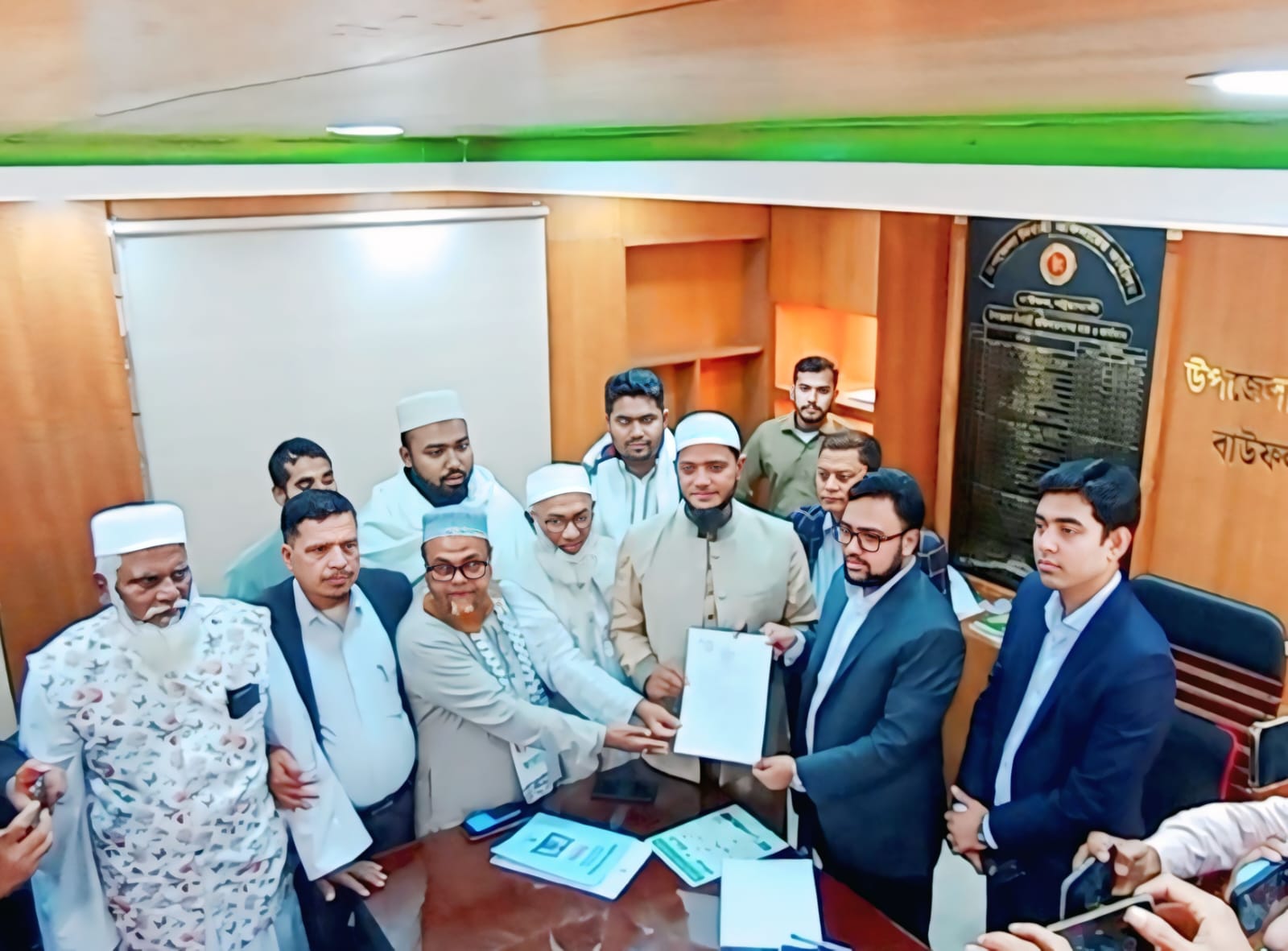 পটুয়াখালী-২ বাউফল আসনে জামায়াতে ইসলামীর প্রার্থী ড. শফিকুল ইসলাম মাসুদের মনোনয়ন ফরম সংগ্রহ