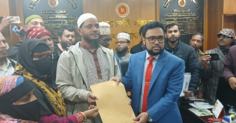 বাউফলে জুলাই শহীদ পরিবারকে সঙ্গে নিয়ে মনোনয়ন জমা দিলেন ড. শফিকুল ইসলাম মাসুদ