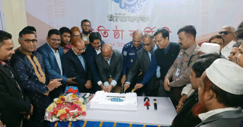 বরিশালে বর্ণাঢ্য আয়োজনে ইত্তেফাকের প্রতিষ্ঠাবার্ষিকী উদযাপন