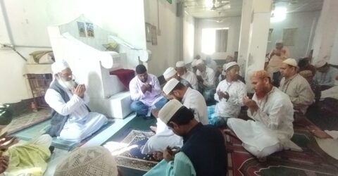 কেন্দ্র ঘোষিত কর্মসূচি অনুযায়ী বরিশালের মসজিদগুলোয় দোয়া মোনাজাত করেছে বিএনপি।